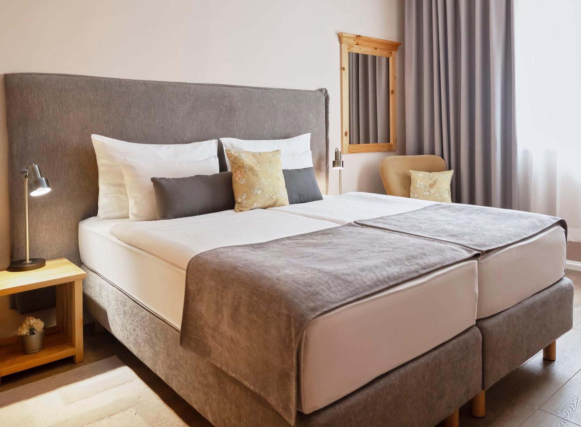 Hotel Kadoor Karlovac Extérieur photo