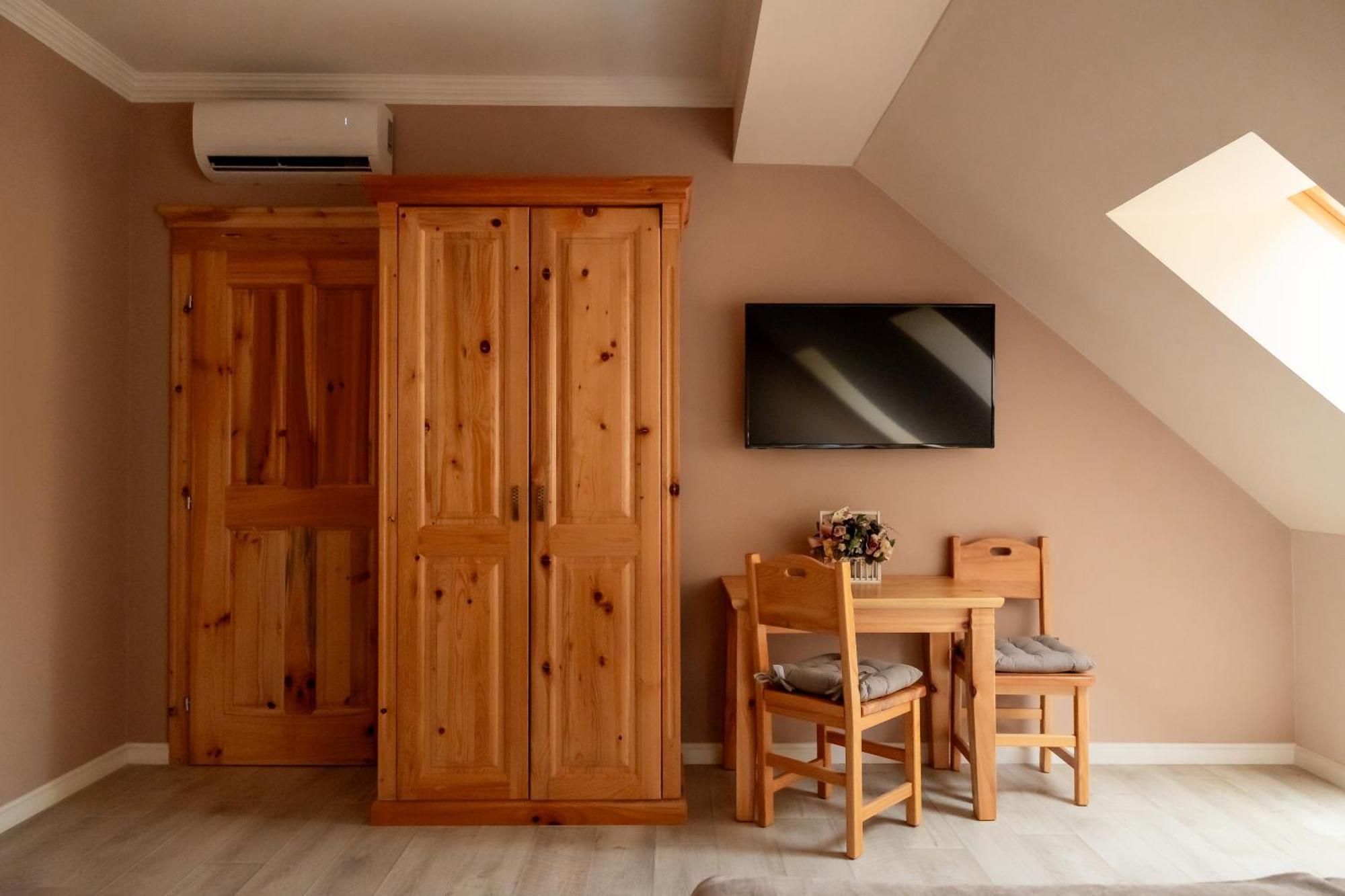 Hotel Kadoor Karlovac Extérieur photo