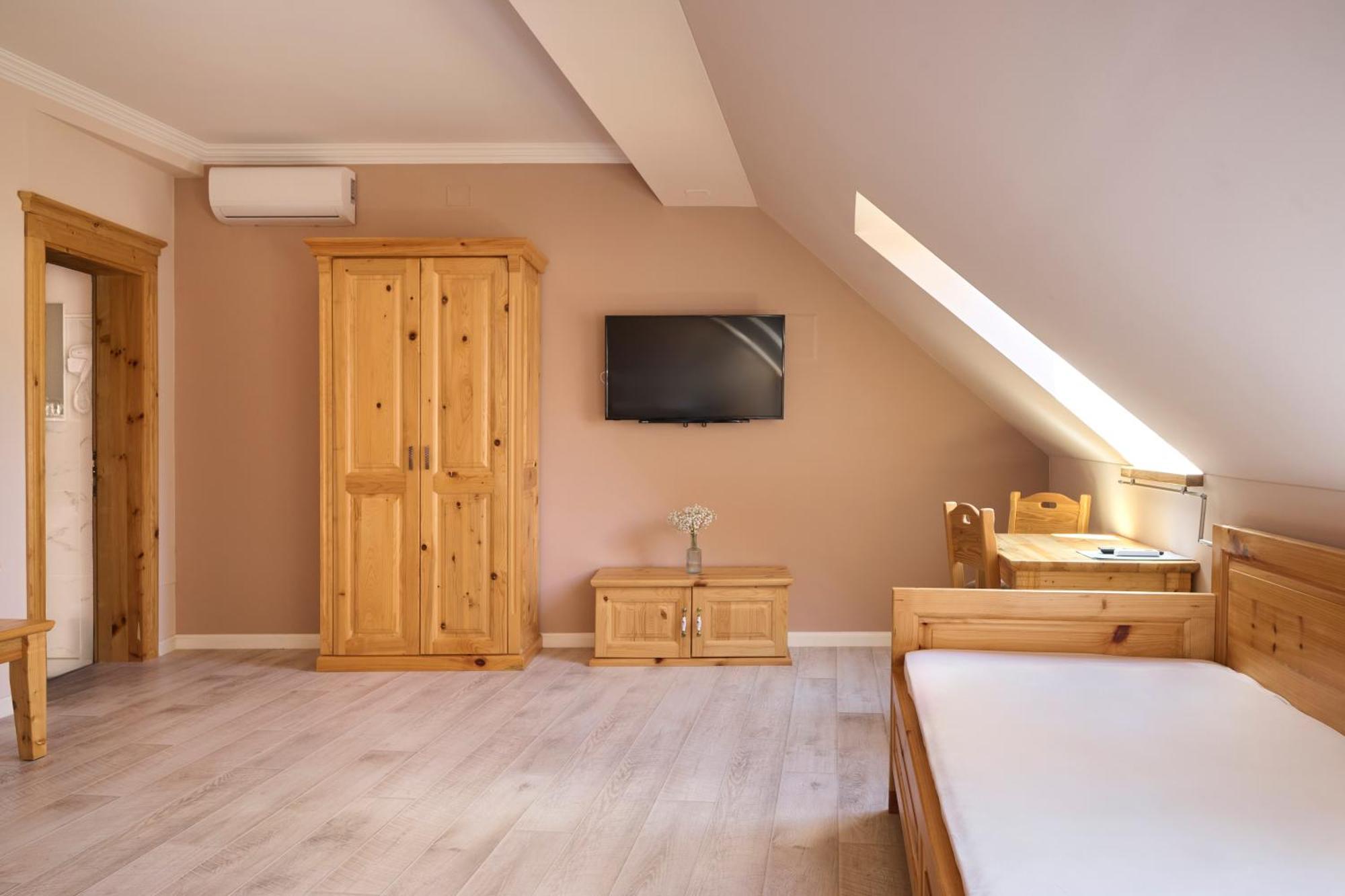 Hotel Kadoor Karlovac Extérieur photo