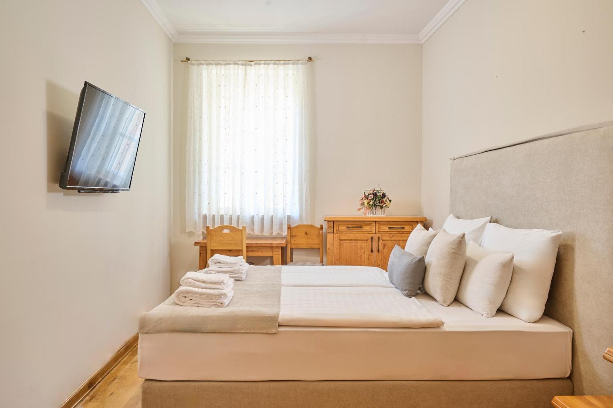 Hotel Kadoor Karlovac Extérieur photo