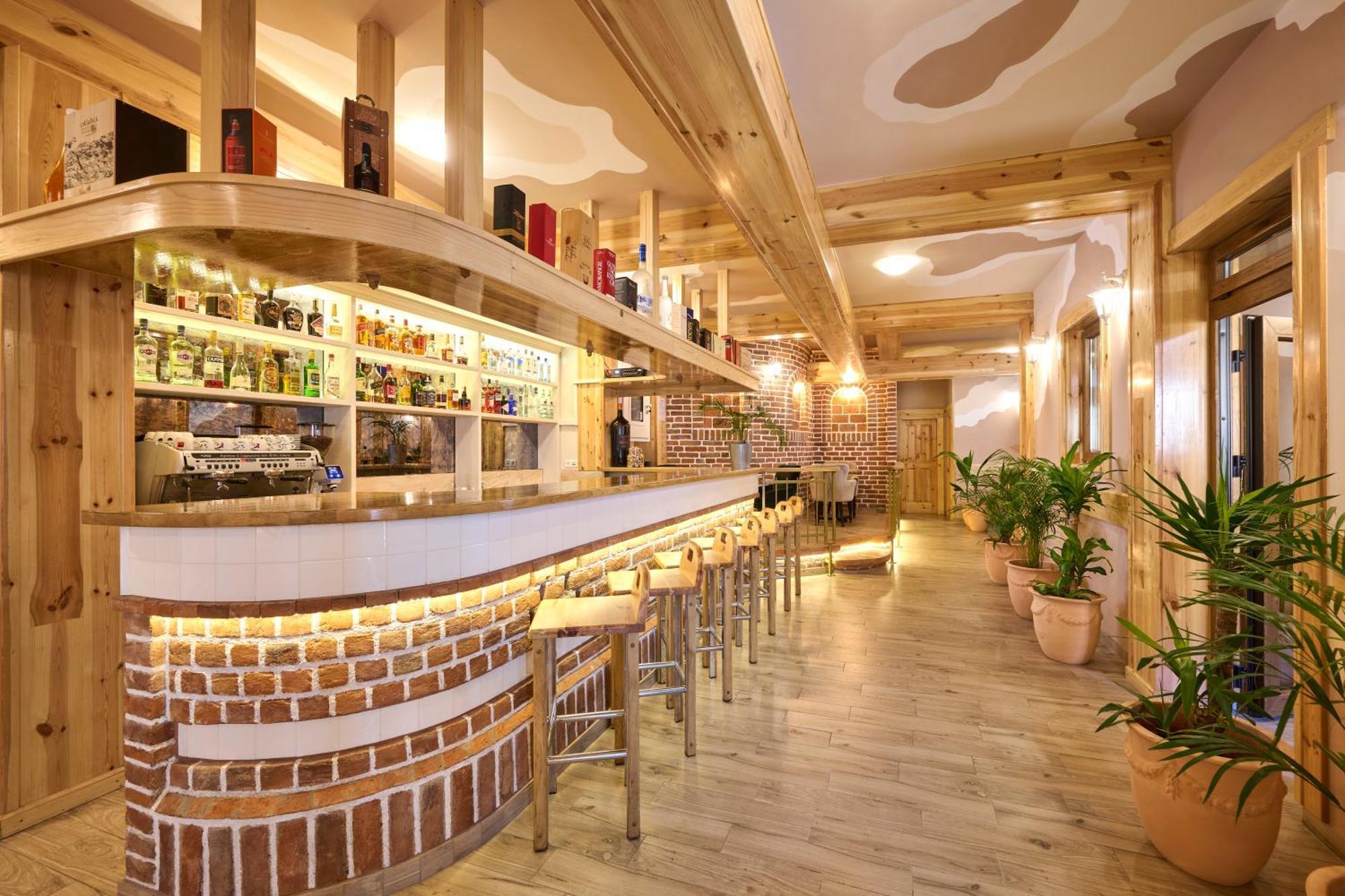 Hotel Kadoor Karlovac Extérieur photo