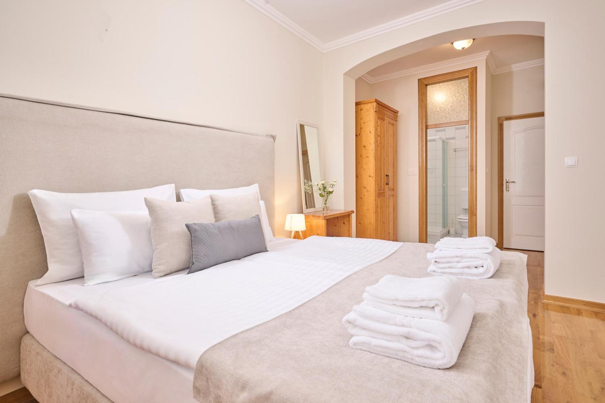 Hotel Kadoor Karlovac Extérieur photo