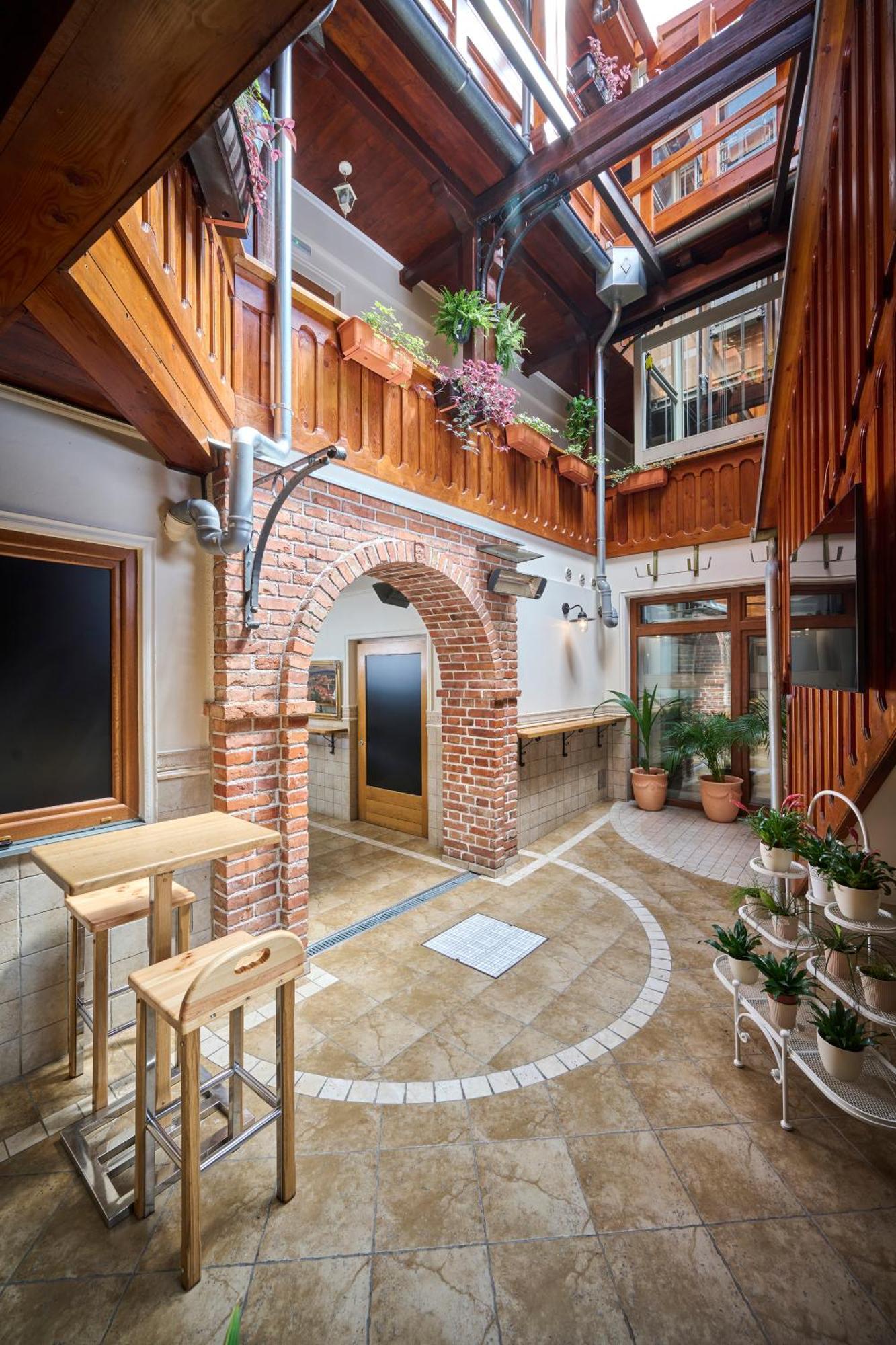 Hotel Kadoor Karlovac Extérieur photo