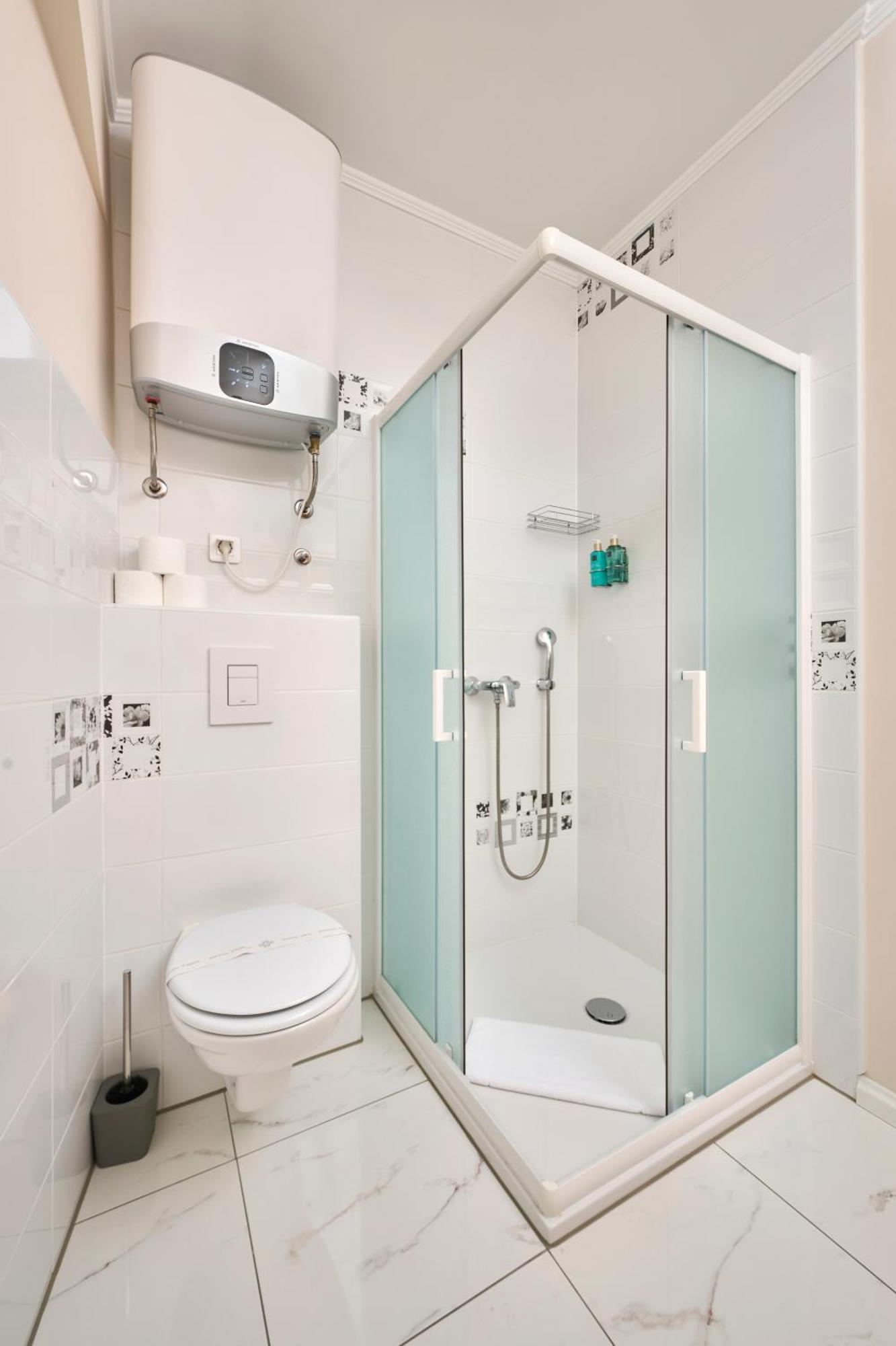 Hotel Kadoor Karlovac Extérieur photo