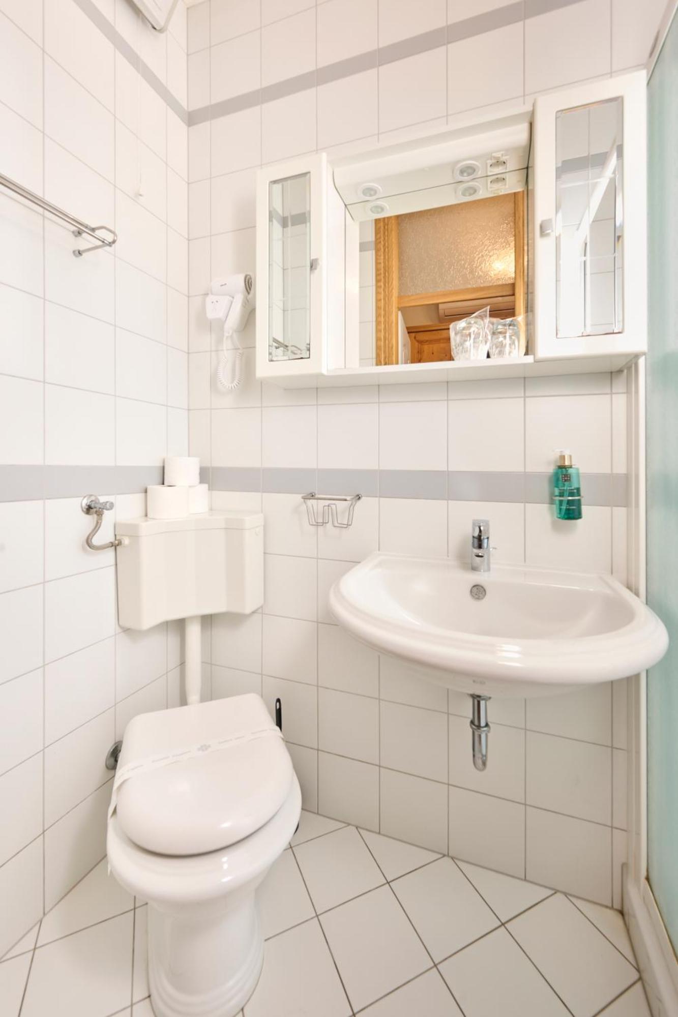 Hotel Kadoor Karlovac Extérieur photo