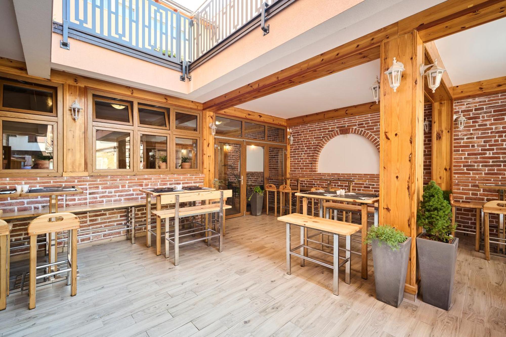 Hotel Kadoor Karlovac Extérieur photo