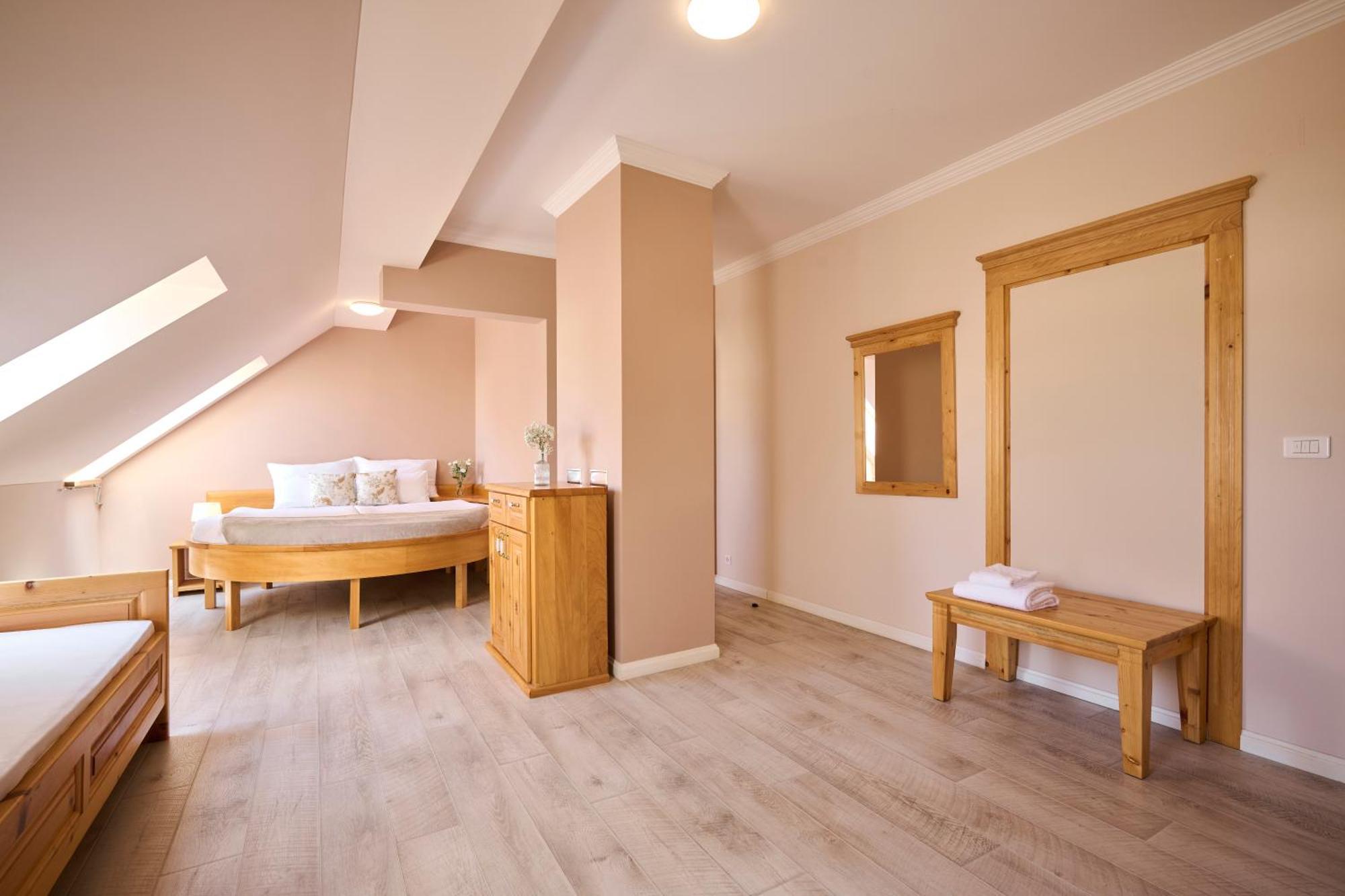 Hotel Kadoor Karlovac Extérieur photo