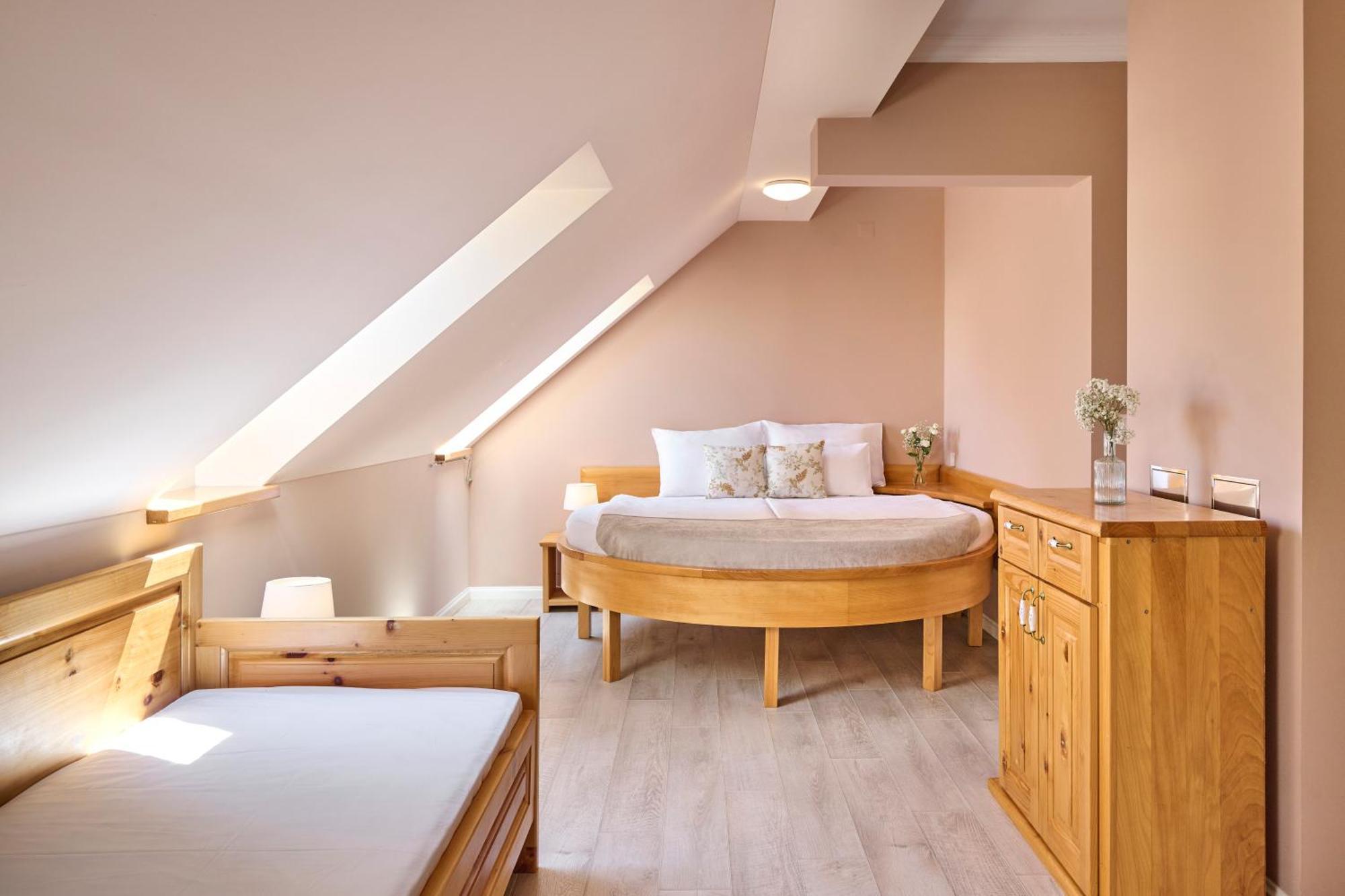 Hotel Kadoor Karlovac Extérieur photo