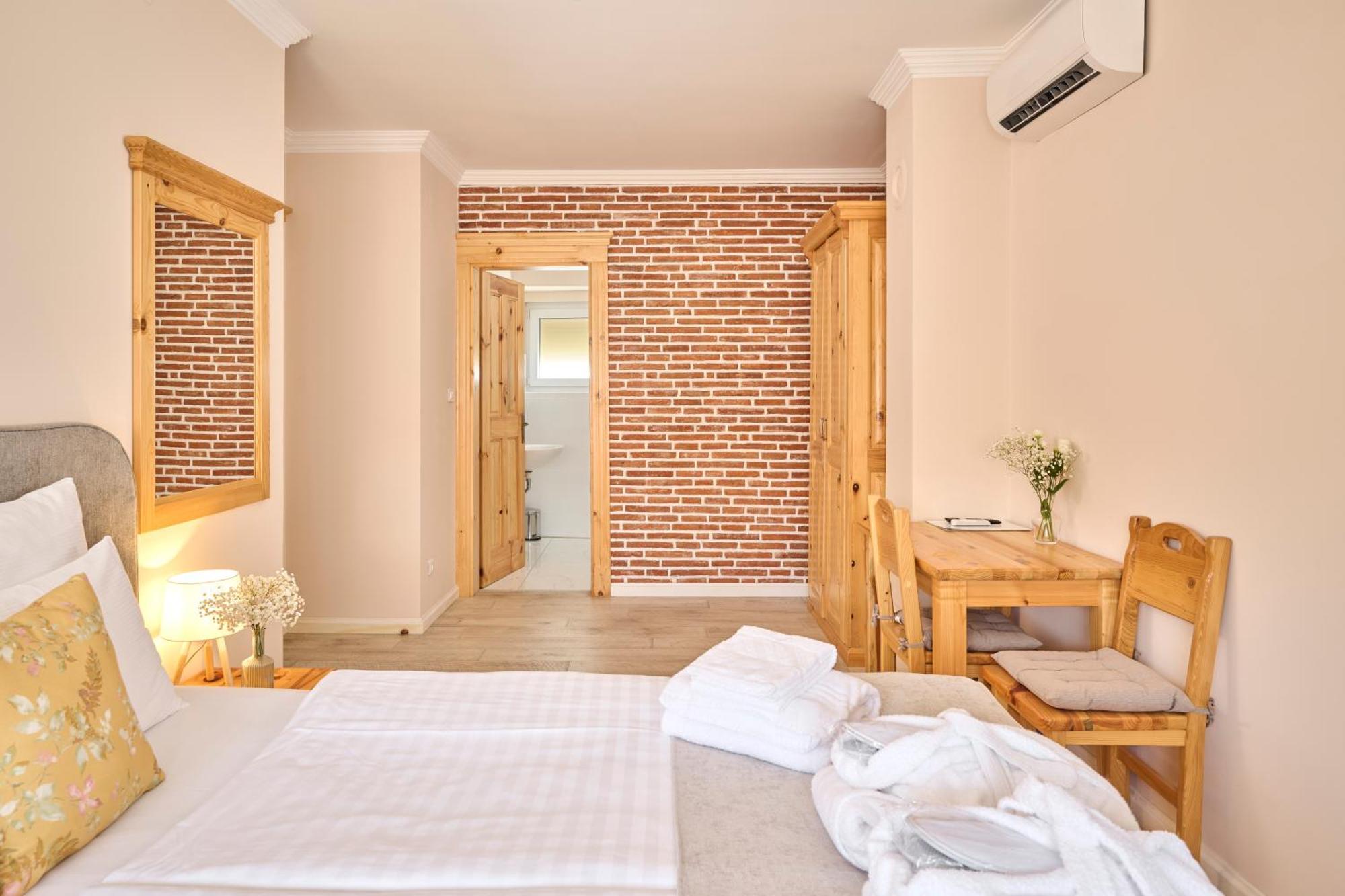 Hotel Kadoor Karlovac Extérieur photo