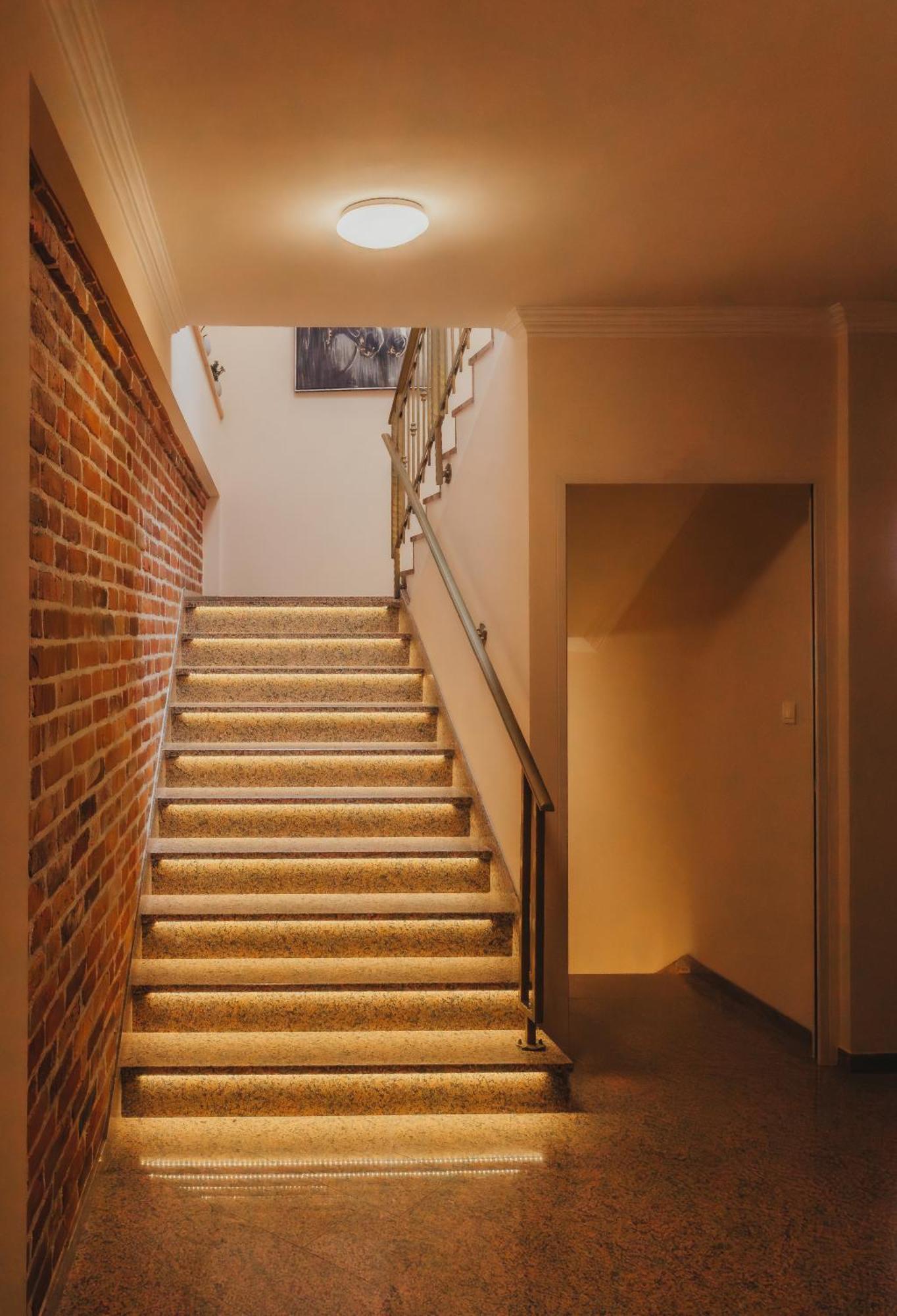 Hotel Kadoor Karlovac Extérieur photo