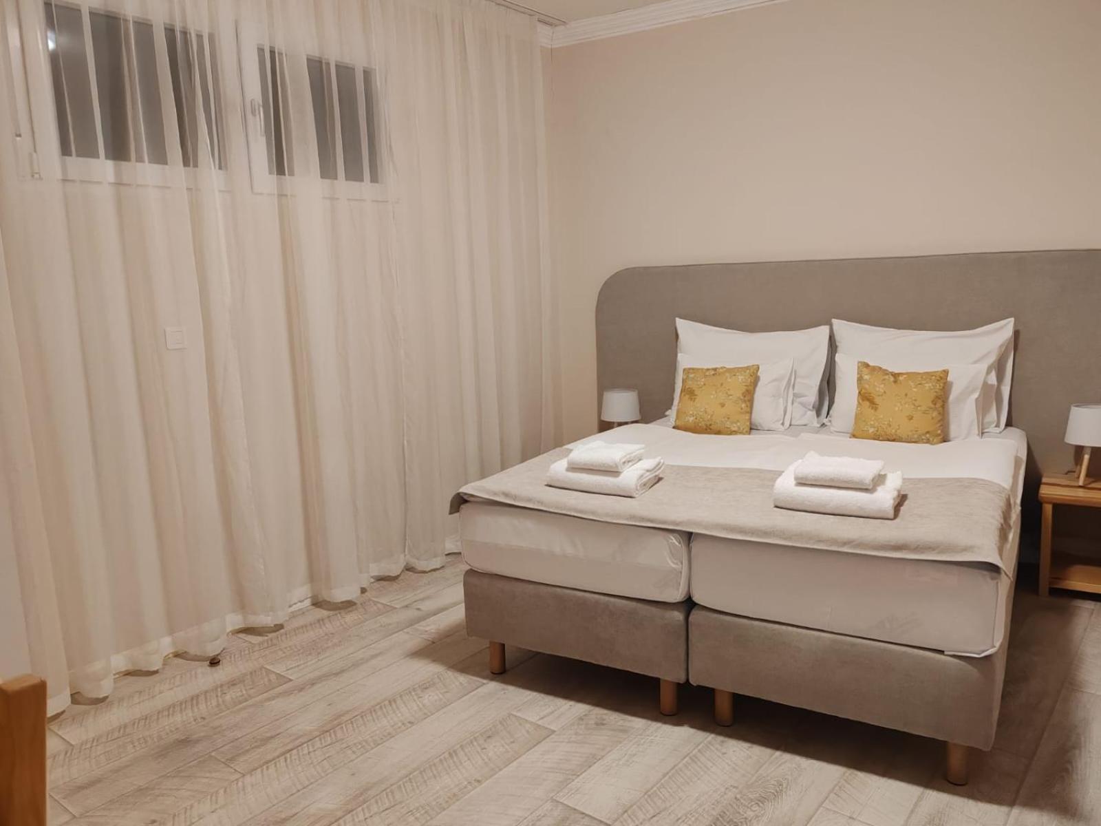 Hotel Kadoor Karlovac Extérieur photo