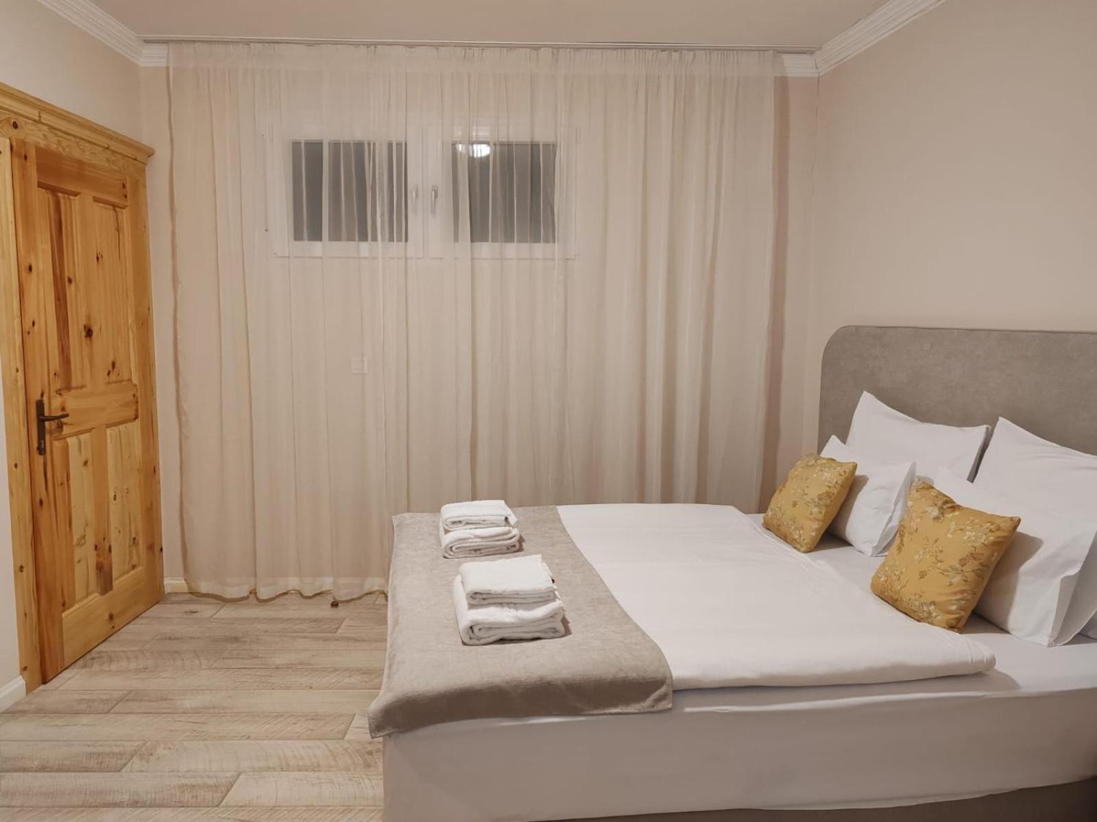 Hotel Kadoor Karlovac Extérieur photo